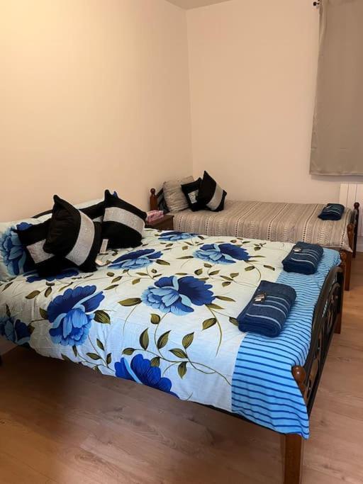 004- Brand New 1 Bedroom Apartment F1 Ealing Esterno foto