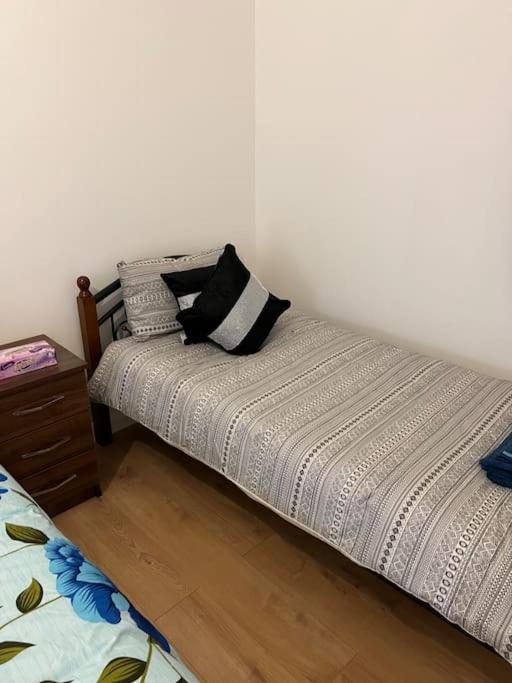 004- Brand New 1 Bedroom Apartment F1 Ealing Esterno foto