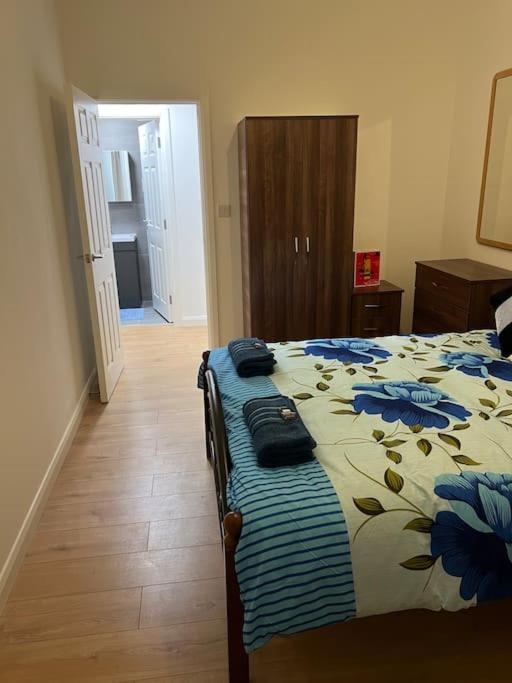004- Brand New 1 Bedroom Apartment F1 Ealing Esterno foto