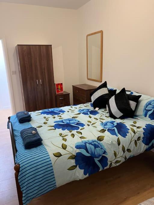 004- Brand New 1 Bedroom Apartment F1 Ealing Esterno foto