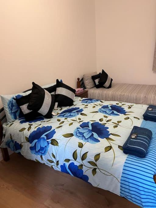004- Brand New 1 Bedroom Apartment F1 Ealing Esterno foto