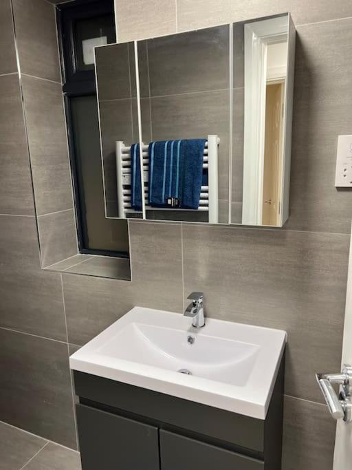 004- Brand New 1 Bedroom Apartment F1 Ealing Esterno foto
